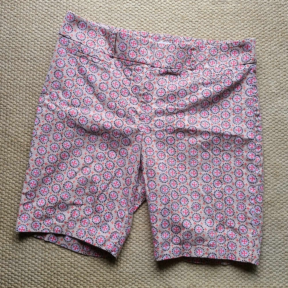 LOFT: Julie - The‎ Rivera Women's Shorts - Pink/ Beige Medallion Print